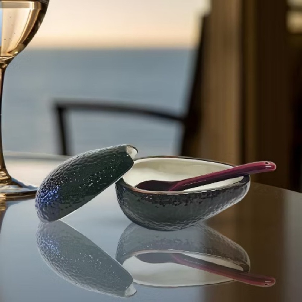 🛑SOLD🛑TEXTURED CERAMIC AVOCADO SERVING BOWL SET
